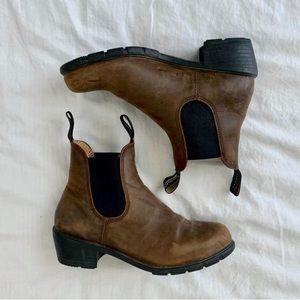 Blundstone Heeled Boot in Antique Brown size US 8